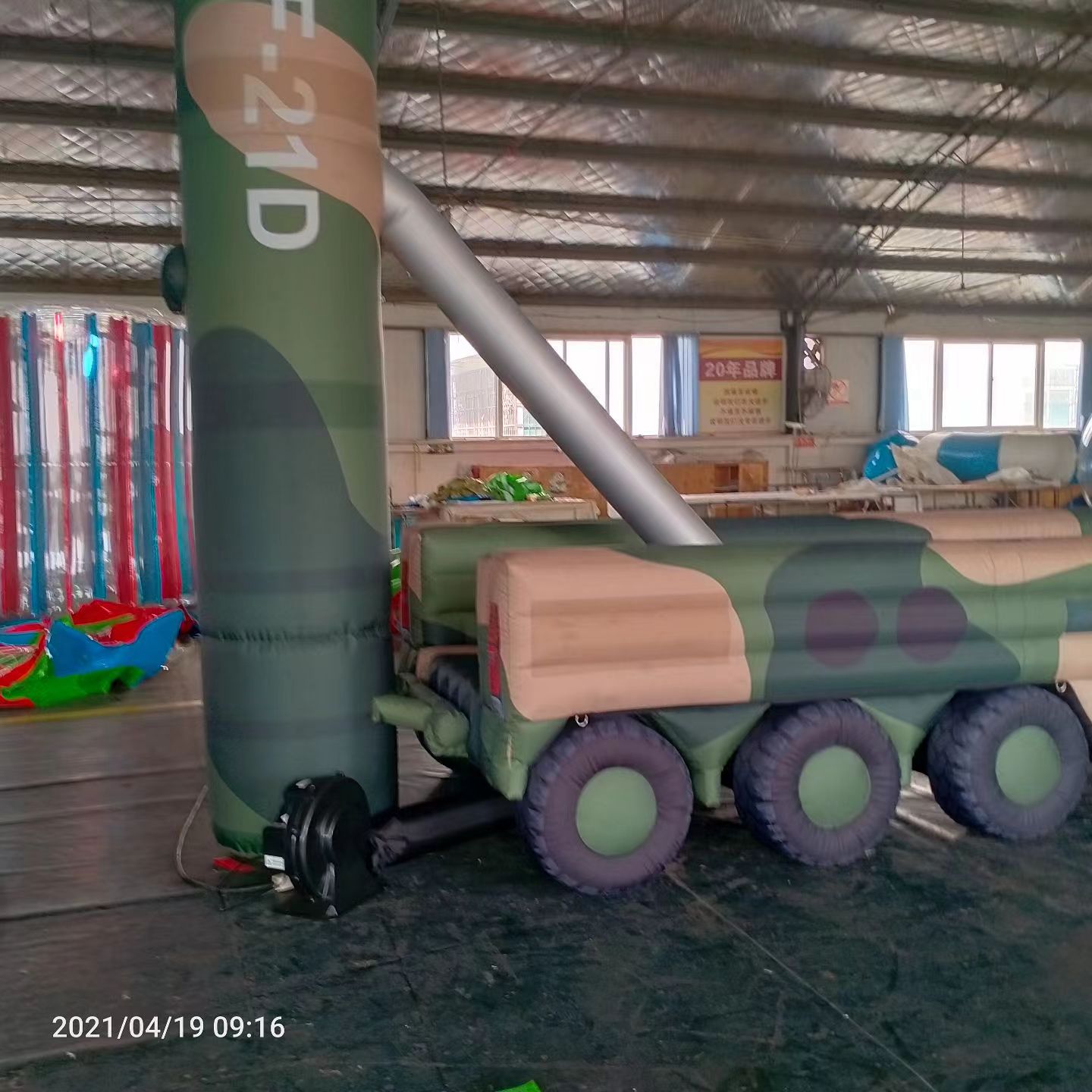 睢阳军事演习中的充气目标车辆：模拟发射车雷达车坦克飞机